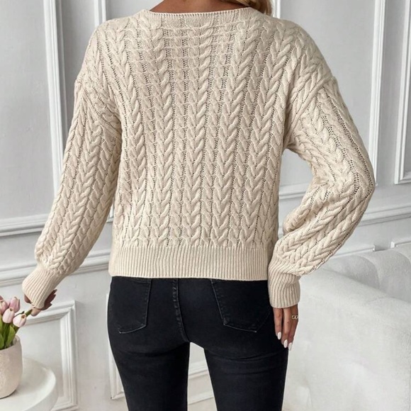 New cable knit cross over sweater - Picture 5 of 6